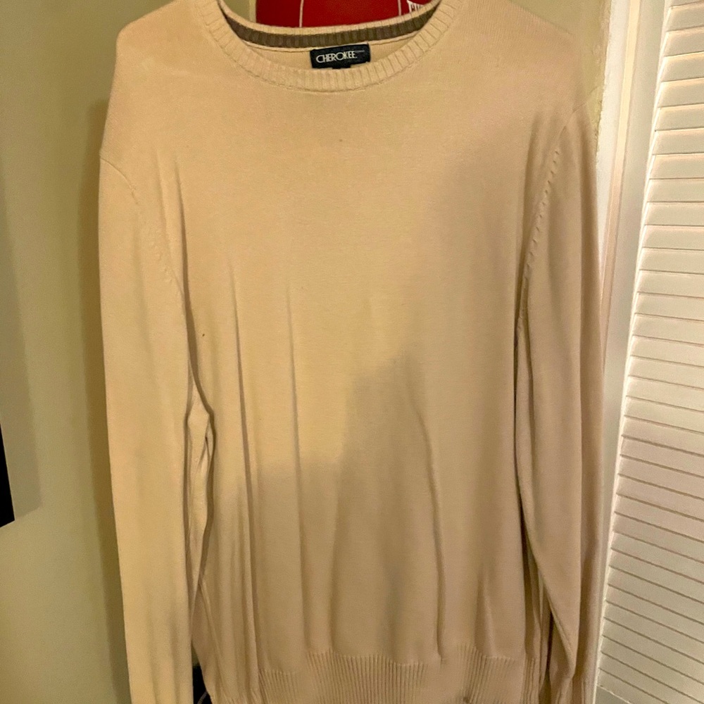Nice pull over sweater xl no rips good condition